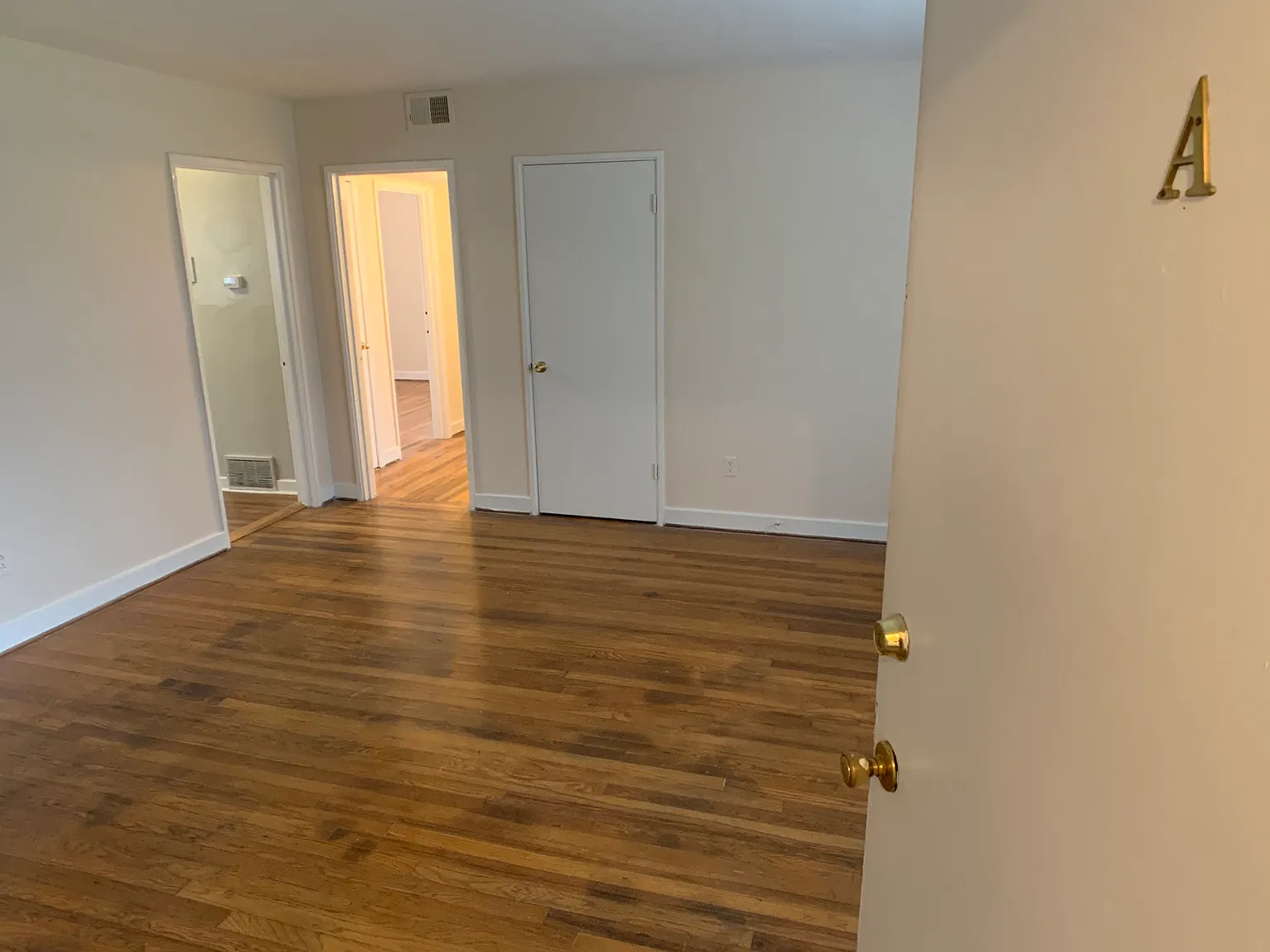 105 E Glenwood Drive — Photo 3