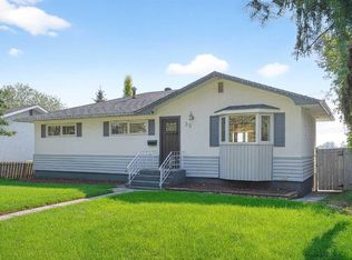 35 N Collingwood Pl NW, Calgary, AB T2L 0R1