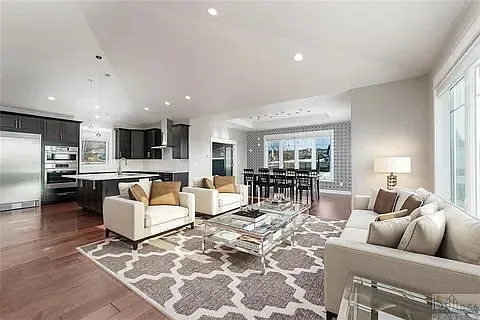 6 bed, 3.5 bath, 3228 sqft, $4,995 — Photo 2