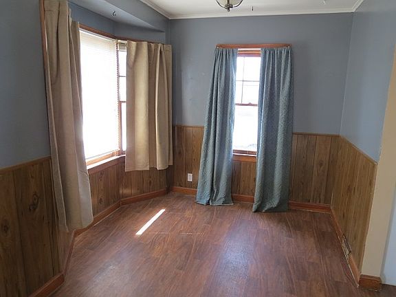 2nd image of 530 W Walnut St
