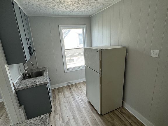 2nd image of 1200 Garfield St #3