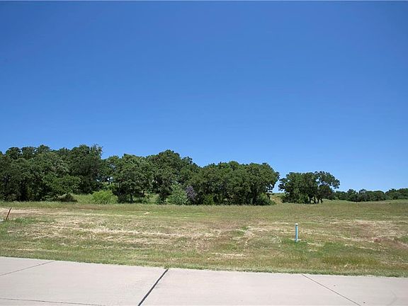 5th image of 2311 Oak Bluff Dr