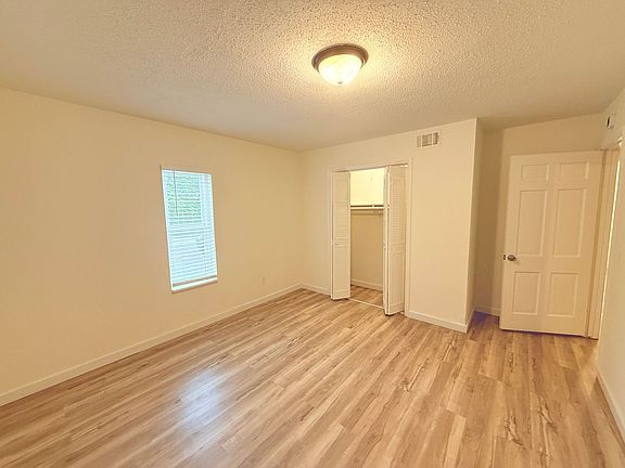 2nd image of 3204 Redding Rd #128