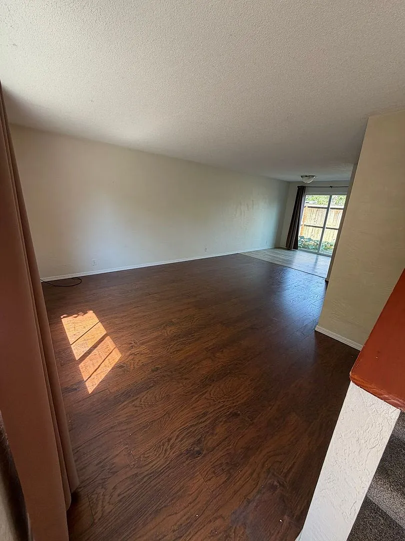 2 bed, 1.5 bath, 976 sqft, $1,595 — Photo 4