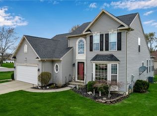 8 Daisy Ln, Amherst, NY 14228