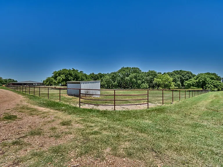 8616 FM 2502 — Photo 13
