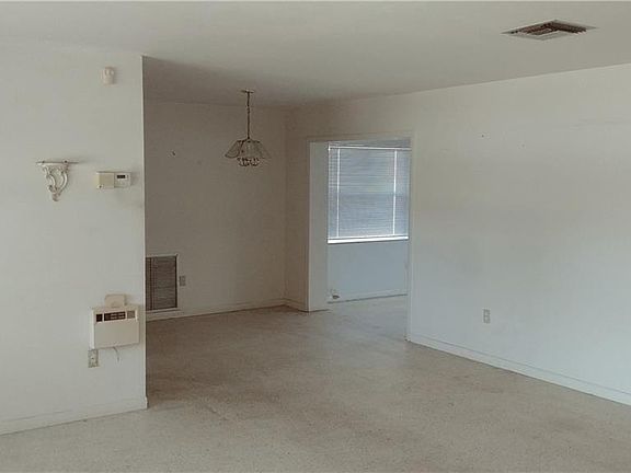 4th image of 18073 Constitution Cir