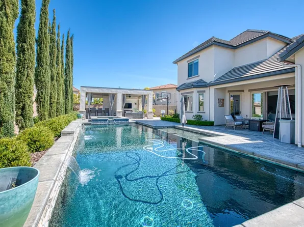 11870 N Ridgeway Dr, Fresno, CA 93730