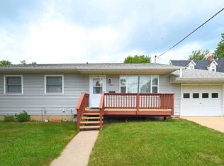 605 W Marion St, Manchester, IA 52057