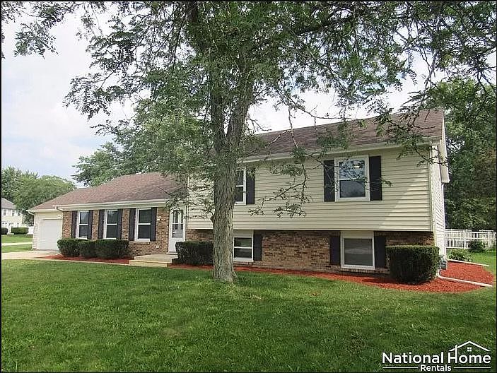 1st image of 944 Carol Ln