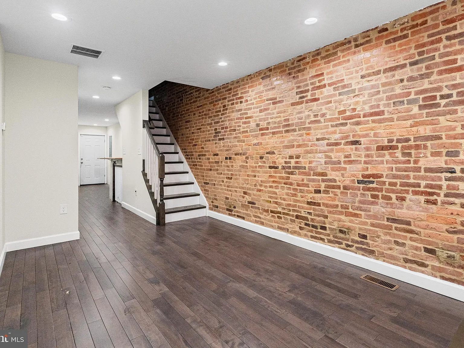 3 bed, 2.5 bath, $1,650 — Photo 4
