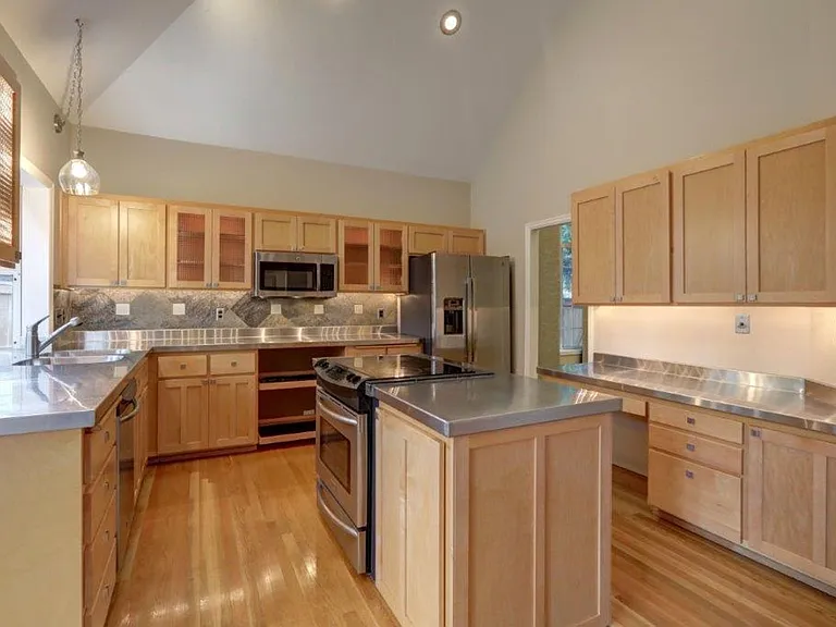 25451 SE 42nd Pl — Photo 9