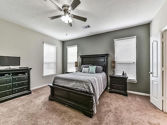 5th image of 230 Park Meadow Ct