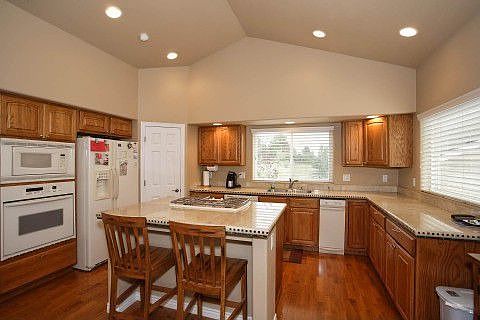 Kitchen with Breakfast Bar