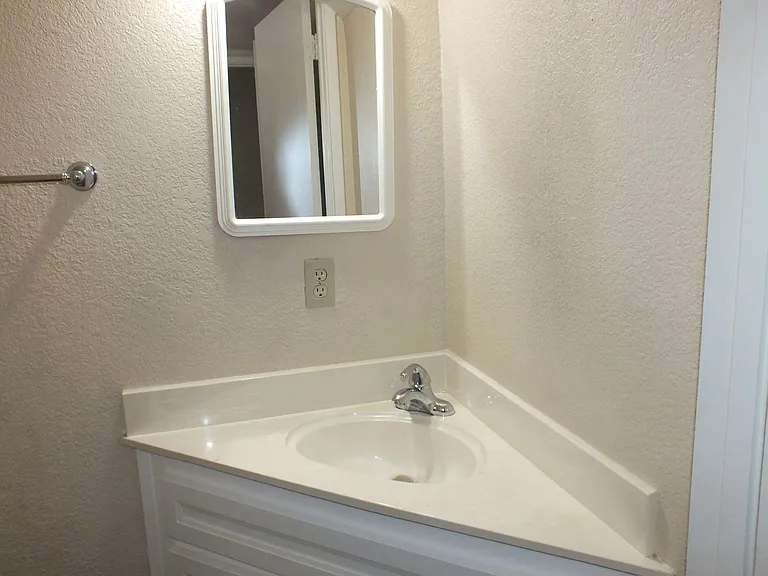 Cameron Park Townhouse apartments at La Crescenta Gardens — Photo 20