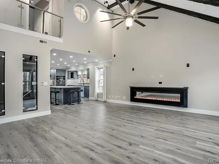 2542 Woodward Ave — Photo 7