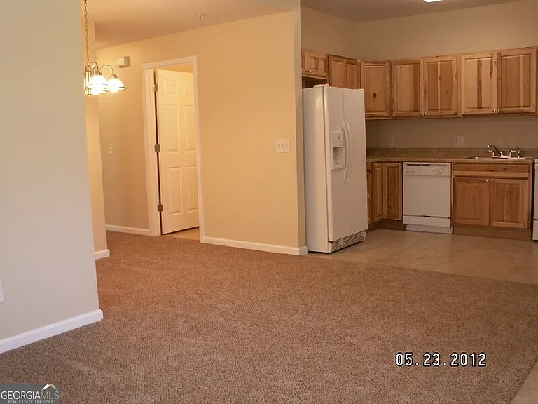 7400 Courtyard Dr — Photo 4
