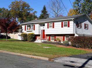 30 Bluebird Dr, Congers, NY 10920