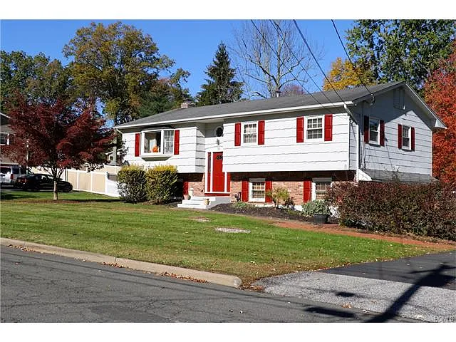 30 Bluebird Dr photo 1