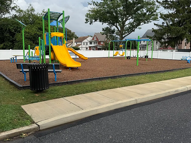 230 N Diamond St — Photo 19