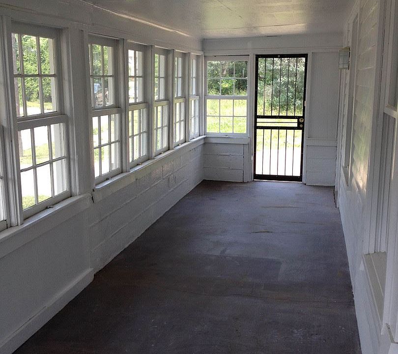 2nd image of 3034 Jackson St