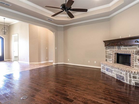 5th image of 109 New Braunfels Ln