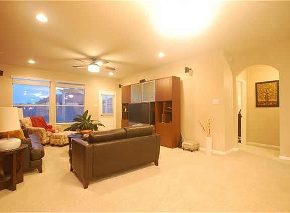 3rd image of 15418 Hyde Park Dr