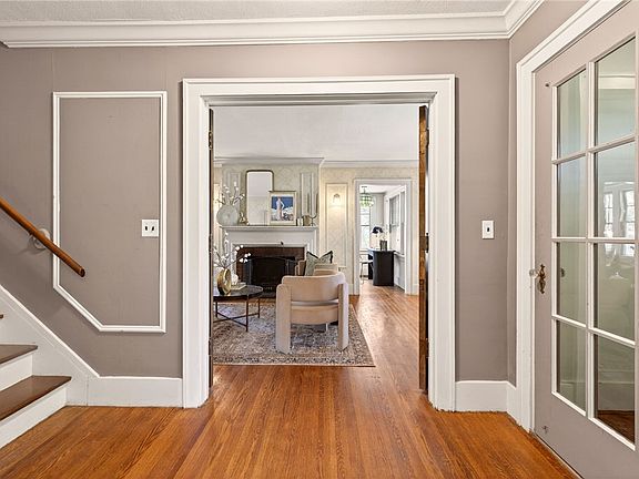 3rd image of 3497 Saint Paul Blvd