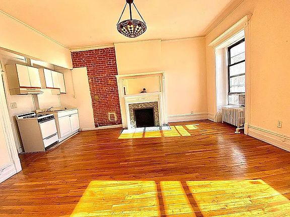 3rd image of 33 W 76th St #5C