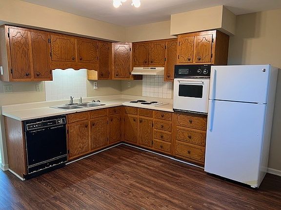 2nd image of 114 Garden St
