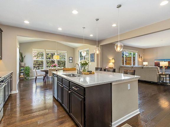 4th image of 1526 Reynolds Dr