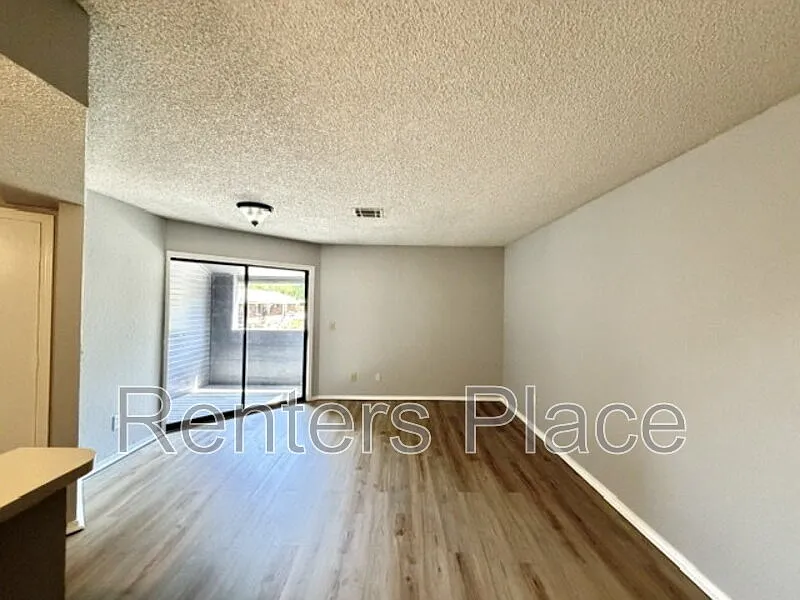 1 bed, 1.0 bath, $900 — Photo 2