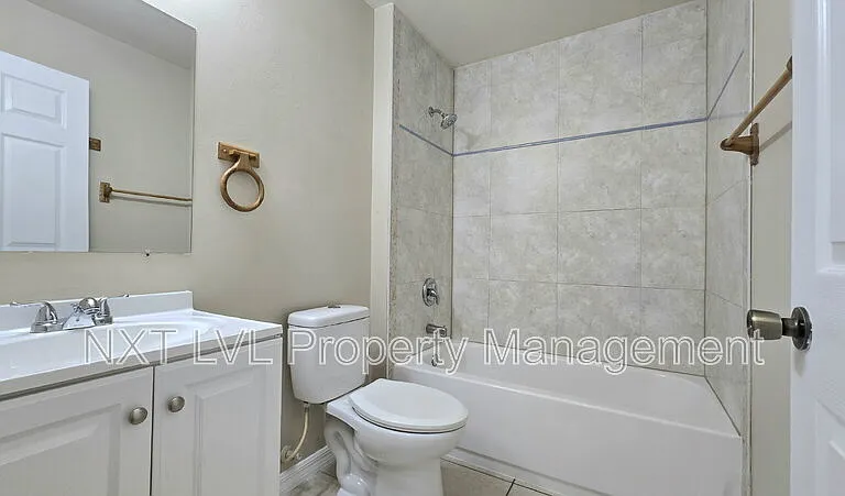 303 NE 24th Ave — Photo 11