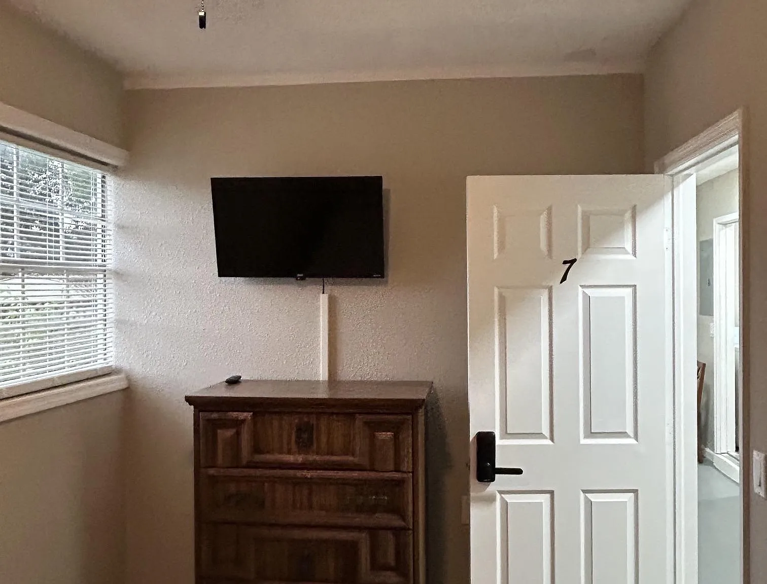 4 bed, 2.0 bath, 1930 sqft, $771 — Photo 1