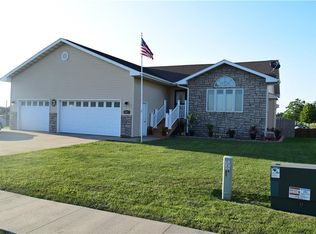 2017 McKay Ct, Knoxville, IA 50138