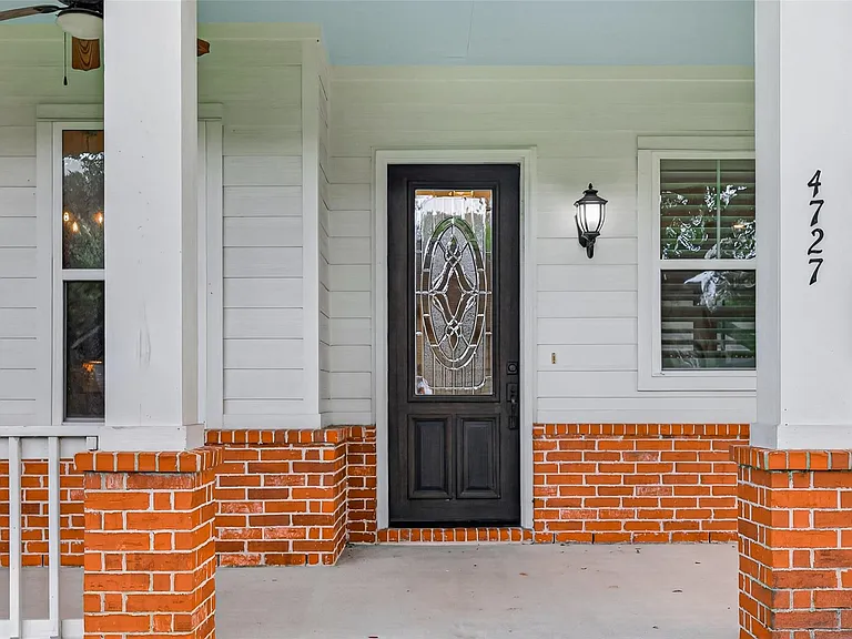 4727 Lake Village Dr — Photo 3