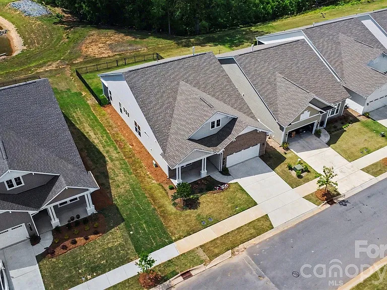 2026 Lake Como Dr — Photo 36