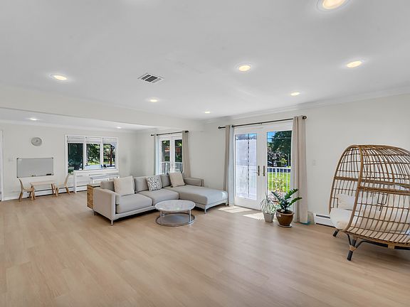3rd image of 290 Mohegan Way