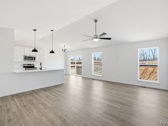 3rd image of 407 Butterfly Garden Ln