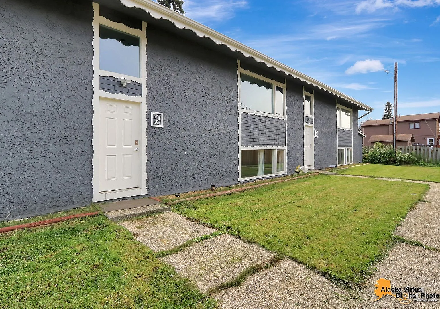 The Single-Family Alternative: 3BD/2BA Triplex Unit with Modern Comforts — Photo 2