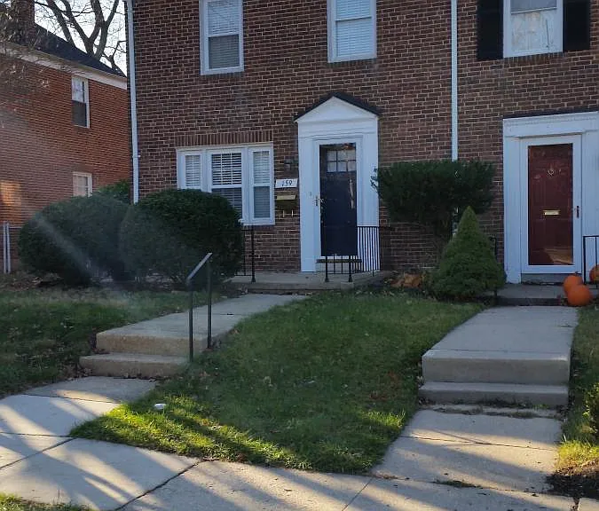 159 Dumbarton Rd — Photo 1