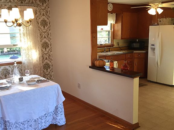 dining room to kitchen   