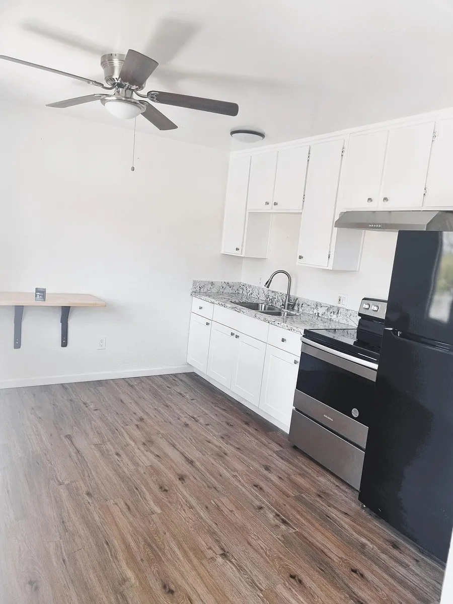 Kitchen - 1005 Gillespie Dr #C