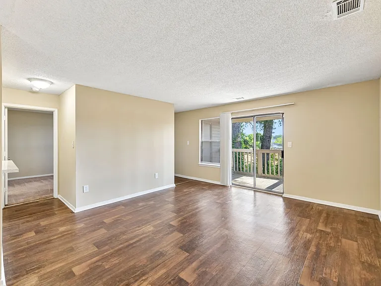 Woodland Trace Apartments — Photo 15