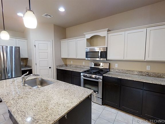 3rd image of 14506 E 111th Pl