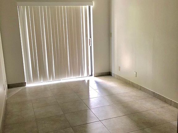 4th image of 324 Ocean Breeze St APT 1