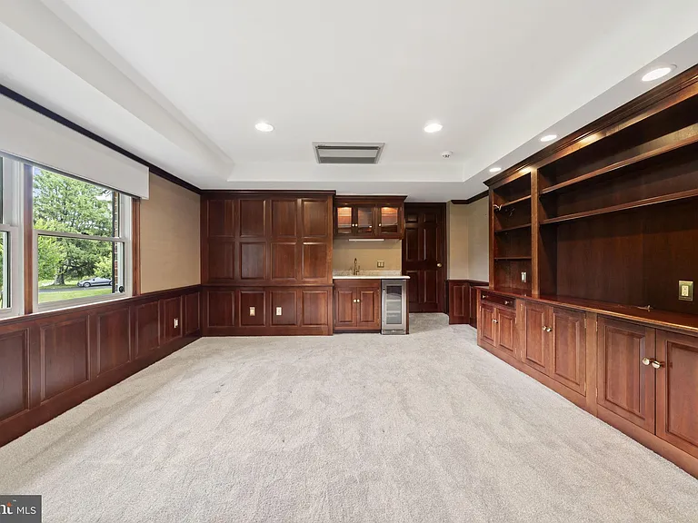 1026 Waltham Rd — Photo 12