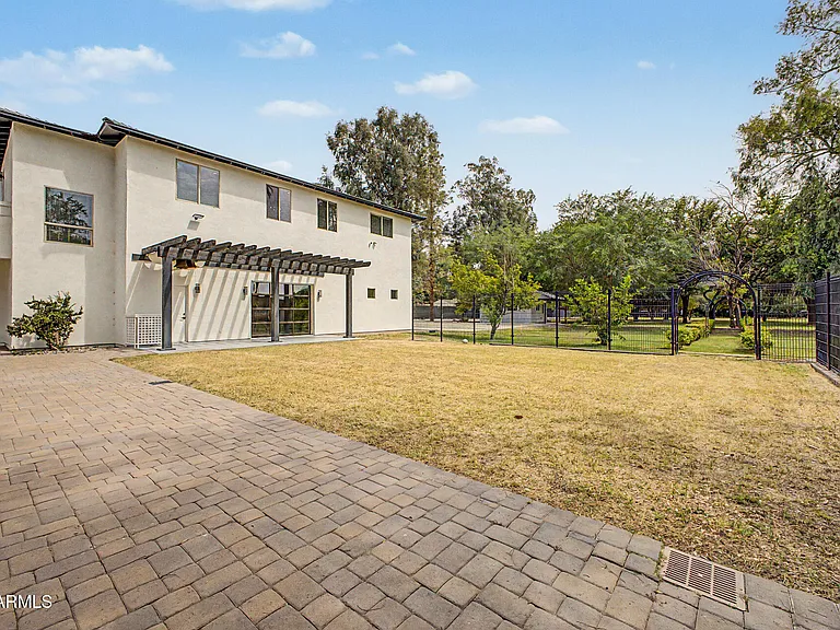 2311 E Colter St — Photo 71