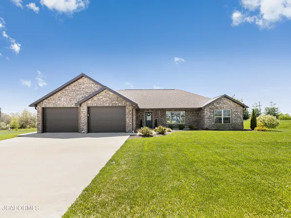 2400 Kirk Dr, Holts Summit, MO 65043