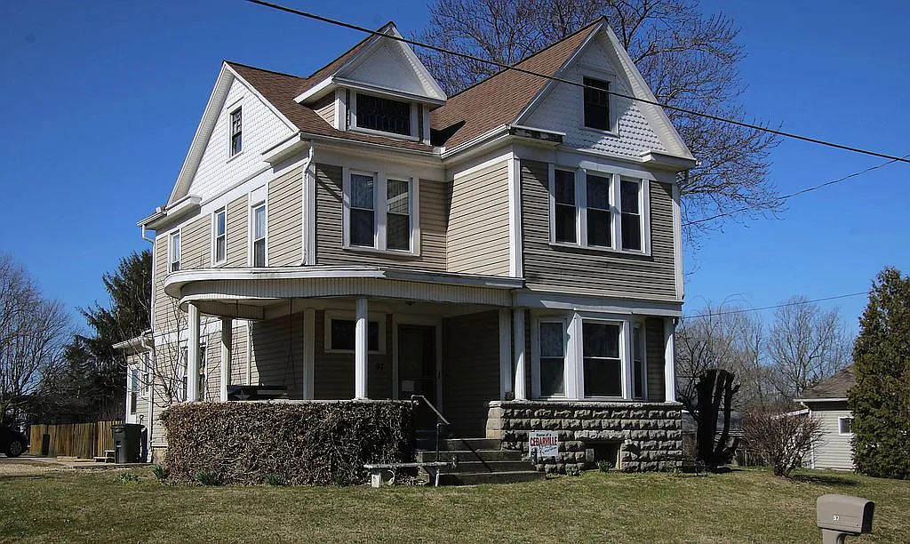 97 S Main St photo 1